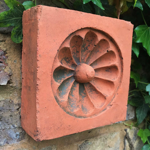 Intaglio Daisy Decorative Brick