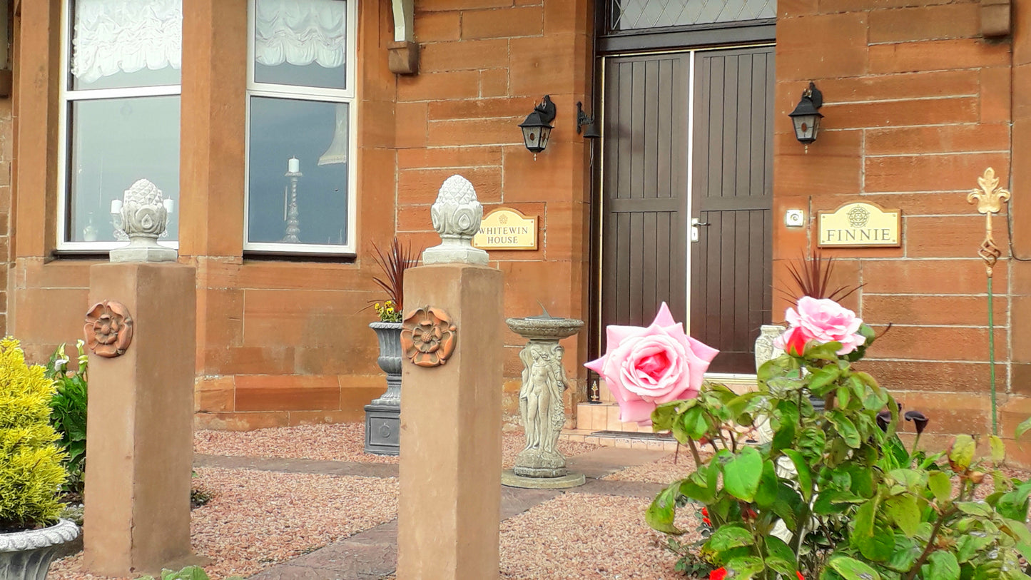 Tudor Rose Round Decorative Brick