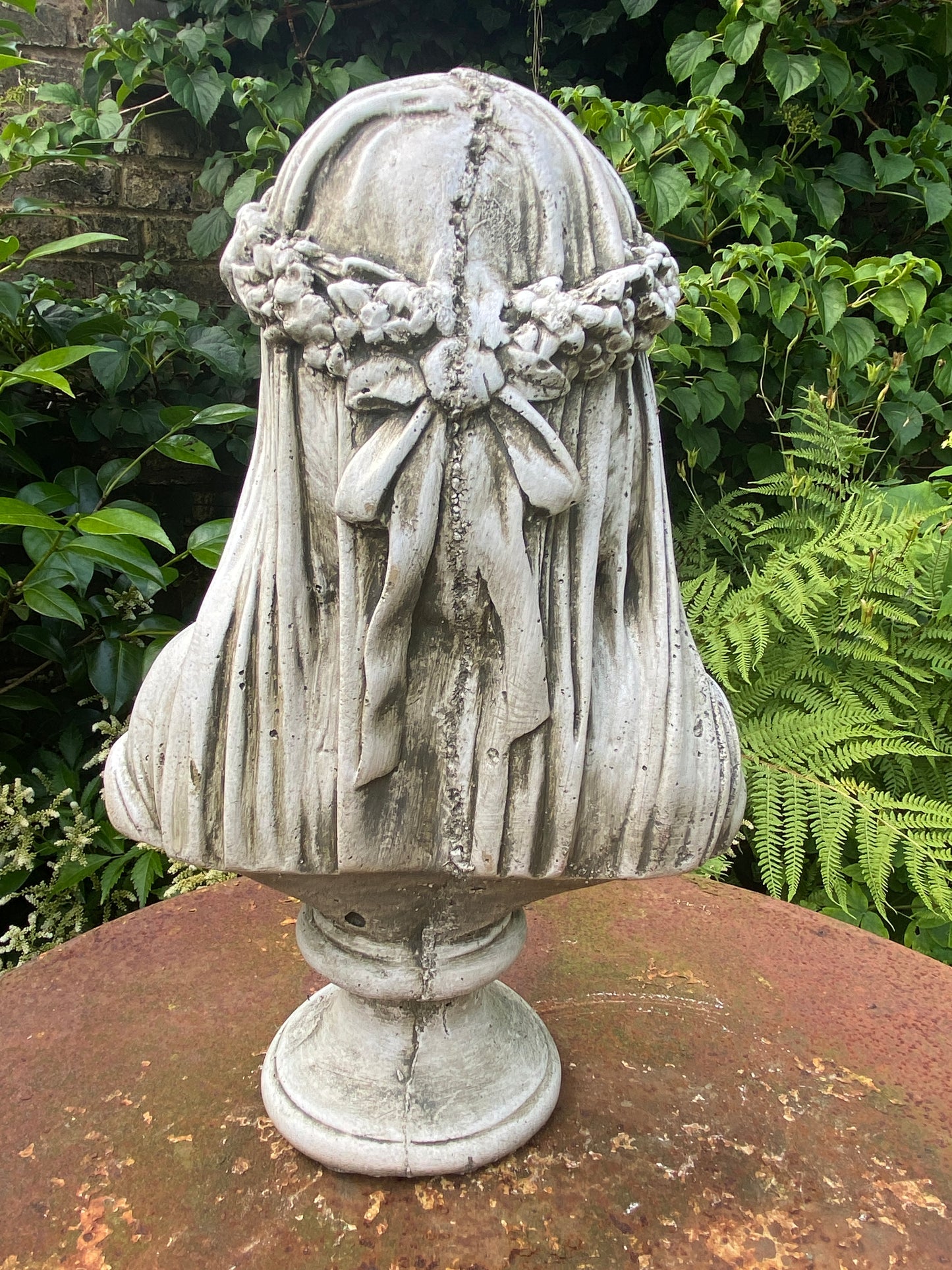 Veiled Lady