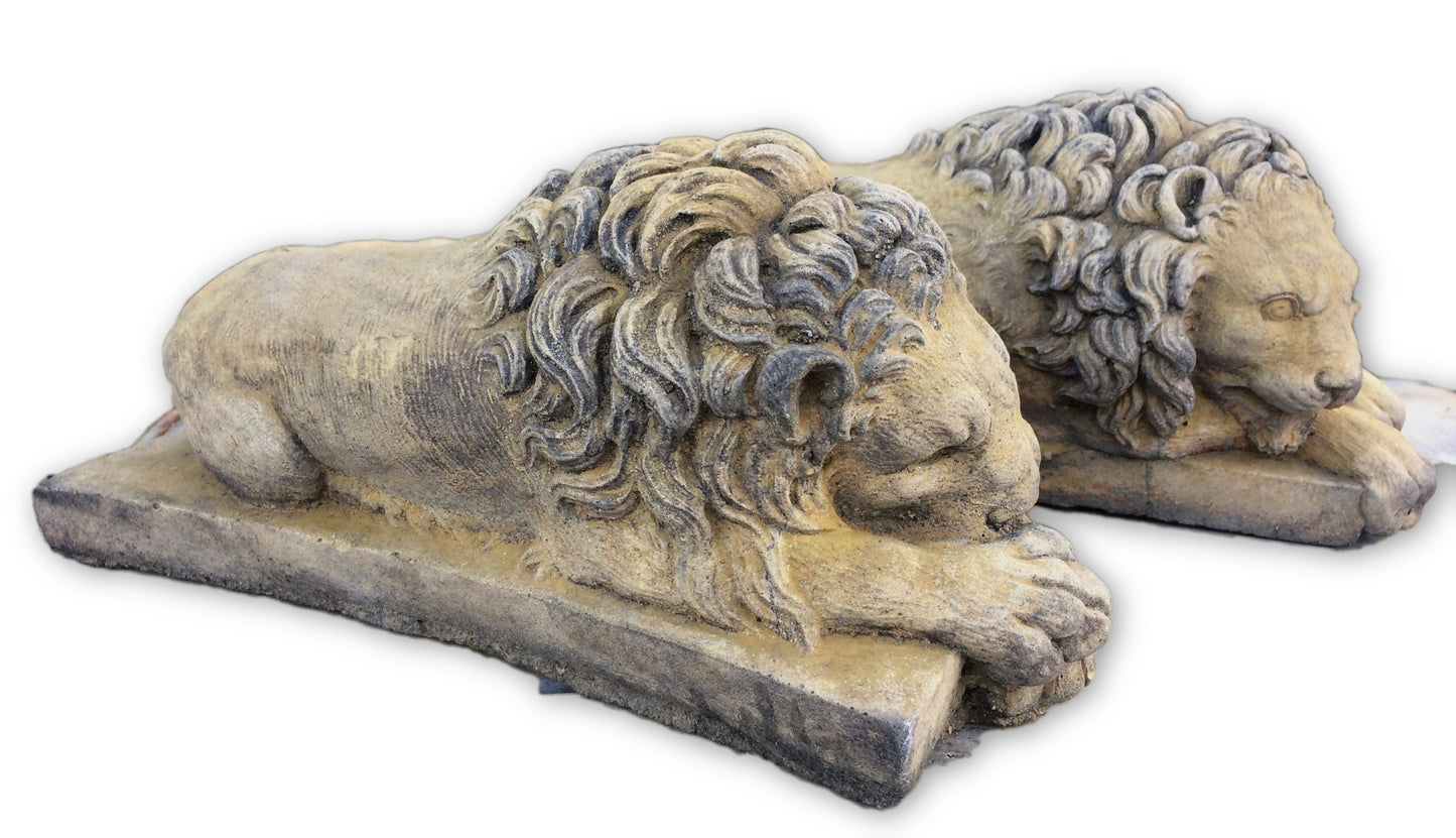 Canova Pair of Lion ornaments