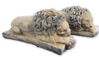 Canova Pair of Lion ornaments