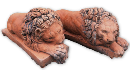Canova Pair of Lion ornaments