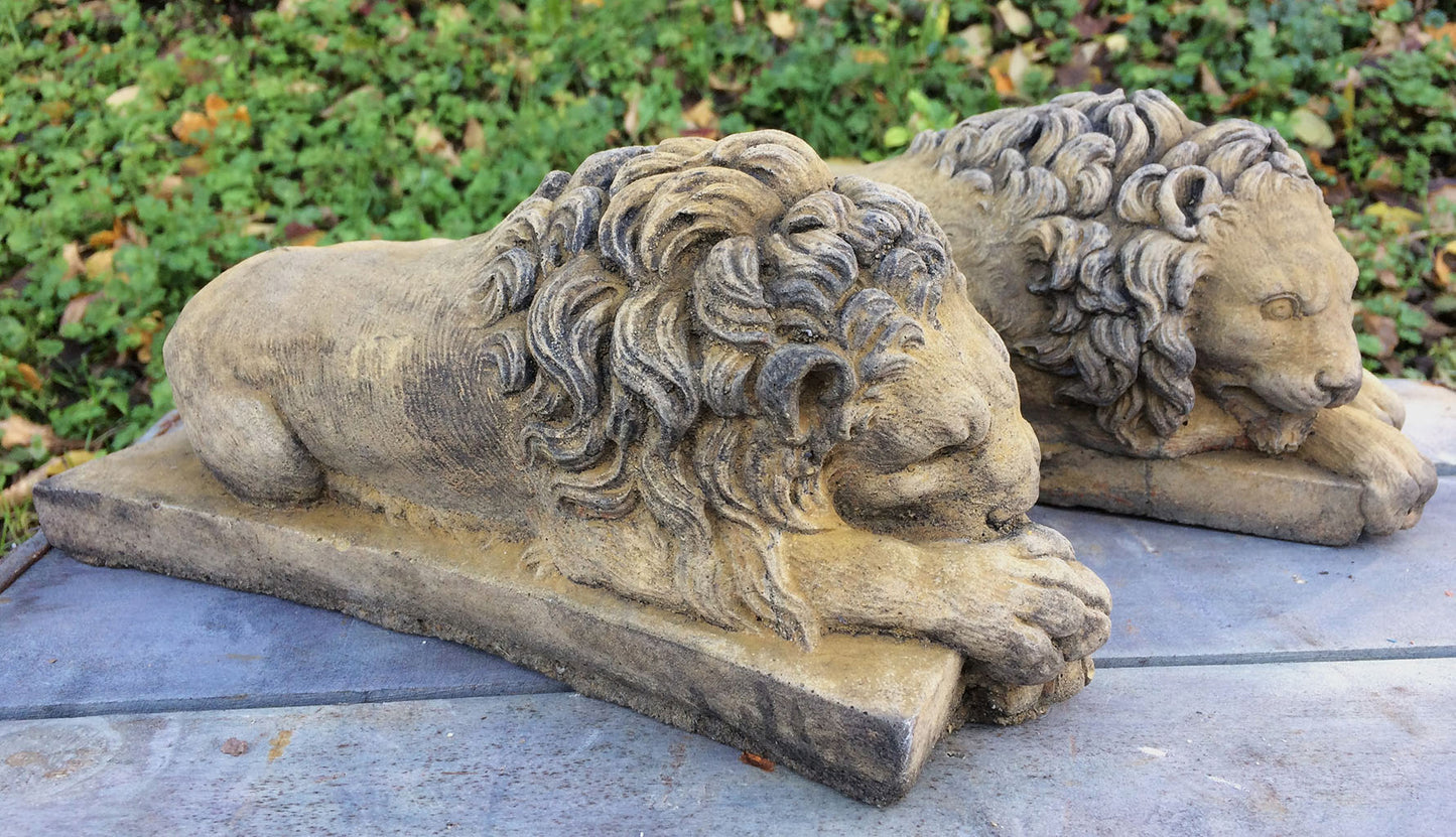 Canova Pair of Lion ornaments