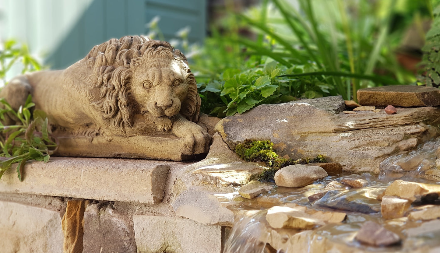 Canova Pair of Lion ornaments