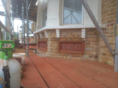 Curled Leaves Decorative Brick