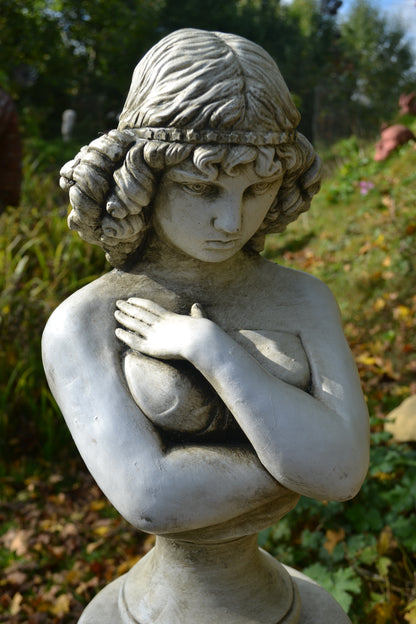 Minnie Bust