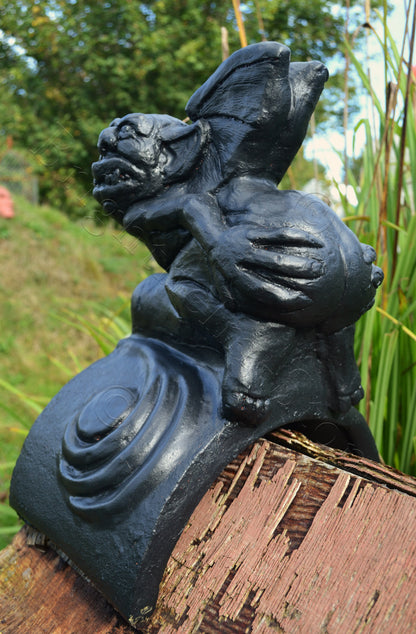 Mooning Gargoyle Half Round Roof Finial