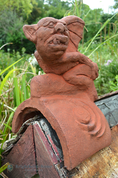 Mooning Gargoyle Half Round Roof Finial