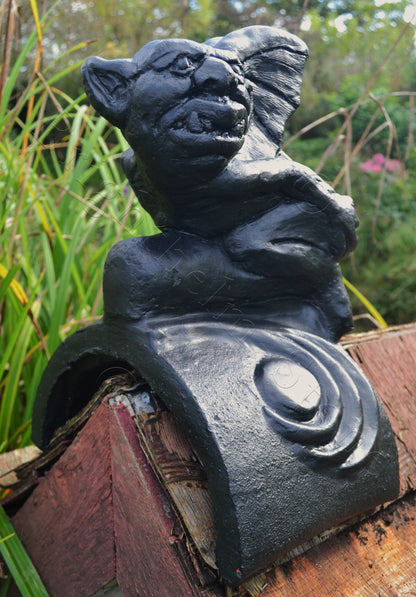 Mooning Gargoyle Half Round Roof Finial