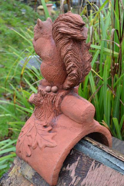 Squirrel Half Round Roof Finial